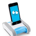 “体感型エデュケーショナルロボット”「Romo（ロモ）」（iPhone本体の下部部分）