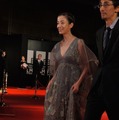 【第27回東京国際映画祭】7年ぶりの映画主演、宮沢りえがドレス姿で登場…レッドカーペット