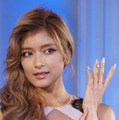 日本ネイリスト協会「ネイルクイーン2014」授賞式に出席したローラ