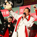 染谷将太＆橋本愛＆山崎貴（監督）＆アントニオ猪木が「1、2、3、ダ～！」／『寄生獣』クリスマス直前イベント