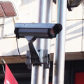 繁華街の防犯カメラは年々増加。全国各地で導入されているが撮影画像の管理はさまざまなパターンがある（写真はイメージです）。