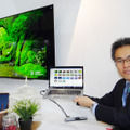 東芝のdynabook KIRAシリーズを担当する杉野氏。バックに写っているのが東芝の4K対応液晶テレビ・レグザ「Z10X」シリーズ