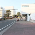 事件現場の最寄り駅である京浜急行大師線・鈴木町駅。閑静な住宅街というイメージを持った《撮影：編集部》