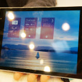 Jolla Tabletが搭載するSailfish OS 2.0のホーム画面。よく使うアプリがパネルのスタイルで表示されている