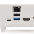 USB 3.0、USB 2.0、HDMI出力などを備える背面