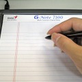 専用ペンで書き込む