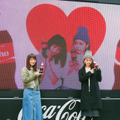東京渋谷での体験会（4月11日）。キャンペーンは東京・原宿を拠点に活動するモデルグループ「ASOBISYSTEM」とコラボ。写真は武智志穂（向かって左）と田中里奈