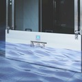 「BX止水板“ラクセット”」の稼働イメージ。さまざまなタイプの扉や通路に工事不要で、簡単に短時間で取り付けられるのが特徴（画像はプレスリリースより）