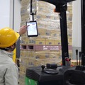 荷物の“かんばん”、バーコードスキャナー、iPadが連動して、作業が指示される