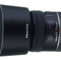 　ペンタックスは、デジタルカメラ撮影に最適化したマクロレンズ「smc PENTAX-D FA マクロ100mmF2.8」「同 50mmF2.8」の2機種を10月下旬に発売する。