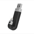 装着時に出っ張りを小さくするユニークなJ字型Lightning-USBメモリ 画像