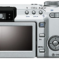 　ペンタックスは、同社コンパクトデジタルカメラ「オプティオ」シリーズの最上位機種として、有効700万画素CCDと光学5倍ズームレンズ搭載モデル「オプティオ750Z」を9月上旬に発売する。