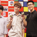 左から2007年の世界大会チャンピオンの中島悠氏、世界記録保持者のコリン・バーンズ氏、2009年4×4×4部門チャンピオンの大村周平氏