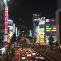 HDRオンの状態でiPhone 6sで撮影した夜景。明るいところと暗いところ、それぞれに被写体の質感や微妙な色合いが再現される