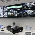 展示ブースでは実機が展示されており、実際に軽快な操作を体験することができるというデモ展示が行われていた（撮影：防犯システム取材班）