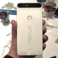 「Nexus 6P」の背面