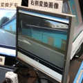 元画像から運転席側の映像のみを分割し、補正した画像。同技術を使うことで1台の広角カメラの画像から複数の視点を切り出して映像監視に活用できる（撮影：防犯システム取材班）