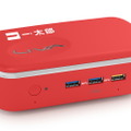 真っ赤な筐体が特徴的な超小型PC「一太郎2016」モデル