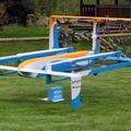 ドローンがモノを配達する米アマゾンのサービス「Prime Air」のイメージ