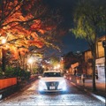 京都の夜景ではクラウン ロイヤルが重厚感ある和の美しさを描き出す