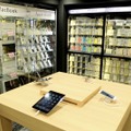 Apple製品が展示・販売されている2階の様子