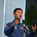 記者会見での油井宇宙飛行士