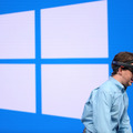 Microsoftのヘッドマウントディスプレイ「HoloLens」（c）Getty Images