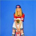 BIG BURGER Tシャツ/9,000円＋税、SKATEホットパンツ/7,600円＋税、AYMMY BATTYキャップ/4,900円＋税