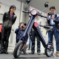 UPQ BIKE me01のサイズは約1220×610×985mm(ミラーを含まず)、総重量は約18kg