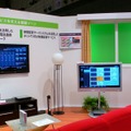 　「Interop Tokyo 2008」の日立製作所ブースでは、「NGN対応インテリジェントホームゲートウェイ」を展示している。外出先から自宅の家電が操作できるほか、緊急地震速報を地震すると、家電を自動的に停止するというものだ。