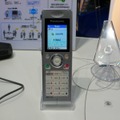 　Interop Tokyo 2008の松下電器産業ブースでは、無線LANに対応した法人向けのSkype端末を参考出品している。