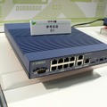 　Interop Tokyo 2008のヤマハと住商情報システムのブースでは、3.5G携帯電話を回線に利用できる拠点間ルータ「G1」を展示している。