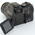 コニカミノルタ、光学7倍＆手ブレ補正＆回転液晶搭載の800万画素デジカメ「DiMAGE A200」
