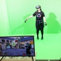 VR体感者と、プレイ中のゲーム画面を合成する新たな試みも披露された。グリーンバックのスペースでVRを体験することで、いま何をプレイしているかが第3者が分かるようになっている