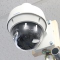 全方位カメラとPTZカメラが1台に集約された個性溢れる「GV-PPTZ7300」も展示される（撮影：防犯システム取材班）