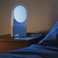 ベッドサイドデバイスは、音・室温・部屋の光をトラッキングして、部屋の環境を分析する