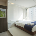 スマートホステル「＆AND HOSTEL」は日本初となるIoT体験型宿泊施設。11種の最先端IoTデバイス・技術が採用されている（画像はプレスリリースより）