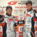 2014年、当時はBMWのマシンをドライブしてGT300ドライバーズチャンピオンを獲得した谷口信輝選手（右）と片岡龍也選手。