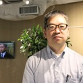 アースアイズの代表取締役・山内三郎氏。防犯ロボット「アースアイズ」は、同氏が設立したリテールサポートで提供している万引き防止システム「サブローくん」シリーズをベースに進化させた製品となる（撮影：防犯システム取材班）