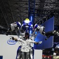 インテルブースで、ロボットに乗った気分を味わう……東京ゲームショウ 2016