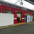 三浦海岸駅に設置された「どこでもドア」。ドア数やドア位置などが異なる車両に対応可能な「マルチドア対応ホームドア」だ（画像はプレスリリースより）