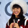 平祐奈、チェックのクリスマス衣装で点灯式！「姉もキラキラ輝いてる」