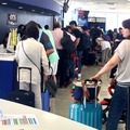 臨空豊崎営業所には1日に約300組の利用者が訪れるが、多い時にはその8割を訪日客が占めるという