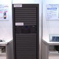 　日立製作所のプライベートイベント「日立 uVALUEコンベンション2008」では、HDDとテープを用いたSAN「Hitachi Tape Modular Storage 1000」を紹介している。