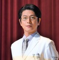 TBS日曜劇場『A LIFE～愛しき人～』で外科部長を演じる及川光博