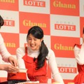 手作りデコチョコに挑戦する松井愛莉、土屋太鳳、広瀬すず。終始笑いが絶えない3人