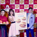 鈴木奈々・川平慈英が日本マクドナルドの“元気だしてりたま”商品発表会に登場（撮影：non）