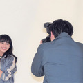 中川大志と平祐奈は13歳から共演し、とても仲良し。2人でお互いに写真を撮りあう場面も。