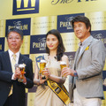 左から、サントリービール社長の山田賢治氏、橋本マナミ、草刈正雄（撮影：編集部）