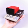 懐かしのパーソナルコンピューター「MZ-80C」が手のひらサイズに！マシン語プログラムの実行も可能 画像